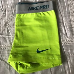 Women’s Nike Pro Shorts XS